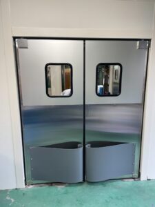 スプリングバンパー
（樹脂）