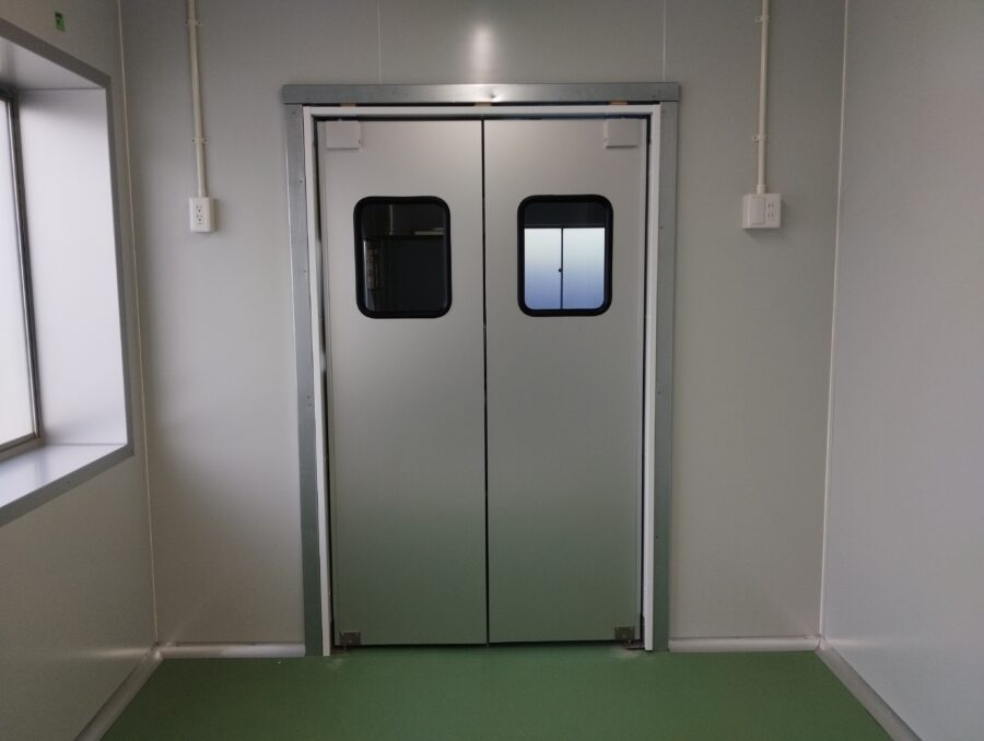 食品加工工場向け両開きアルミスイングドア（一般タイプ、窓透明）