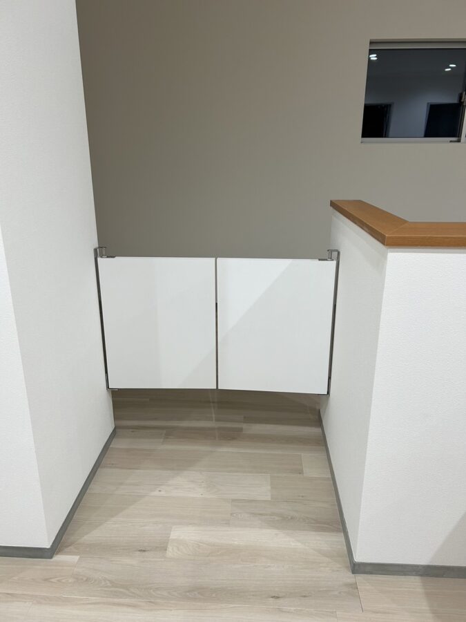 住宅向け両開きメラミン化粧板ミニスイングドア