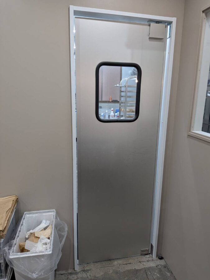 パン屋向け片開きアルミスイングドア（一般タイプ、窓透明）