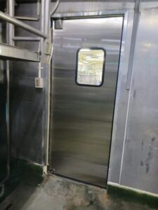 飲食店向け片開きステンレス430（安価タイプ）スイングドア（密閉タイプ・窓透明・大型）