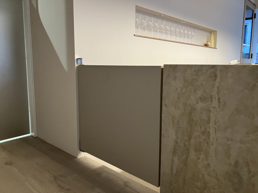 住宅向け片開きメラミン化粧板ミニスイングドア